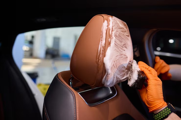 Comment appliquer un produit rénovateur de plastique intérieur pour avoir un résultat pro  ? 